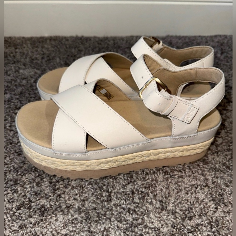 Ugg Women Sandals light tan or cream size 9 platform